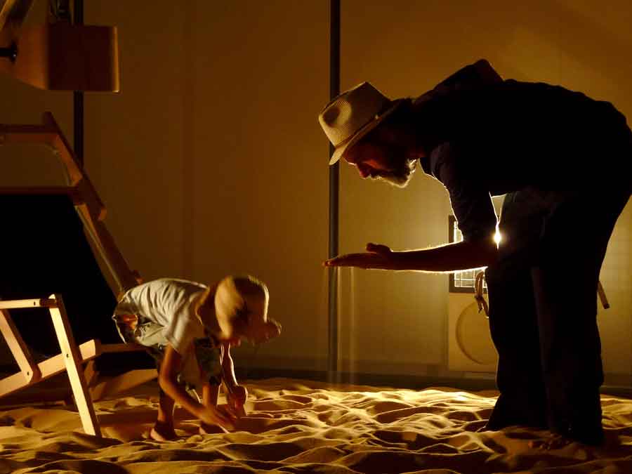 Παίζοντας με την άμμο, © ΝΟΑ