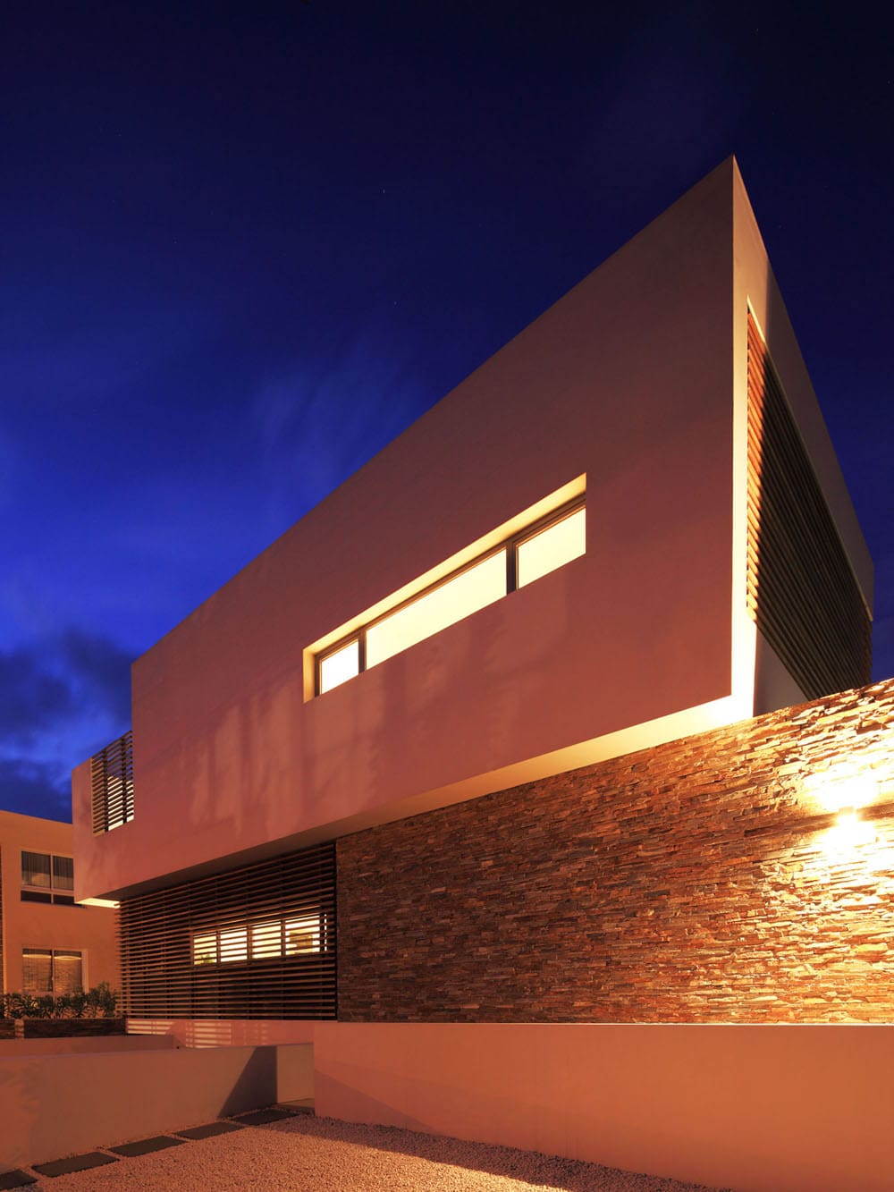 Άποψη δρόμου από νοτιοανατολικά - νυχτερινή, © Ανάργυρος Μουγιάκος