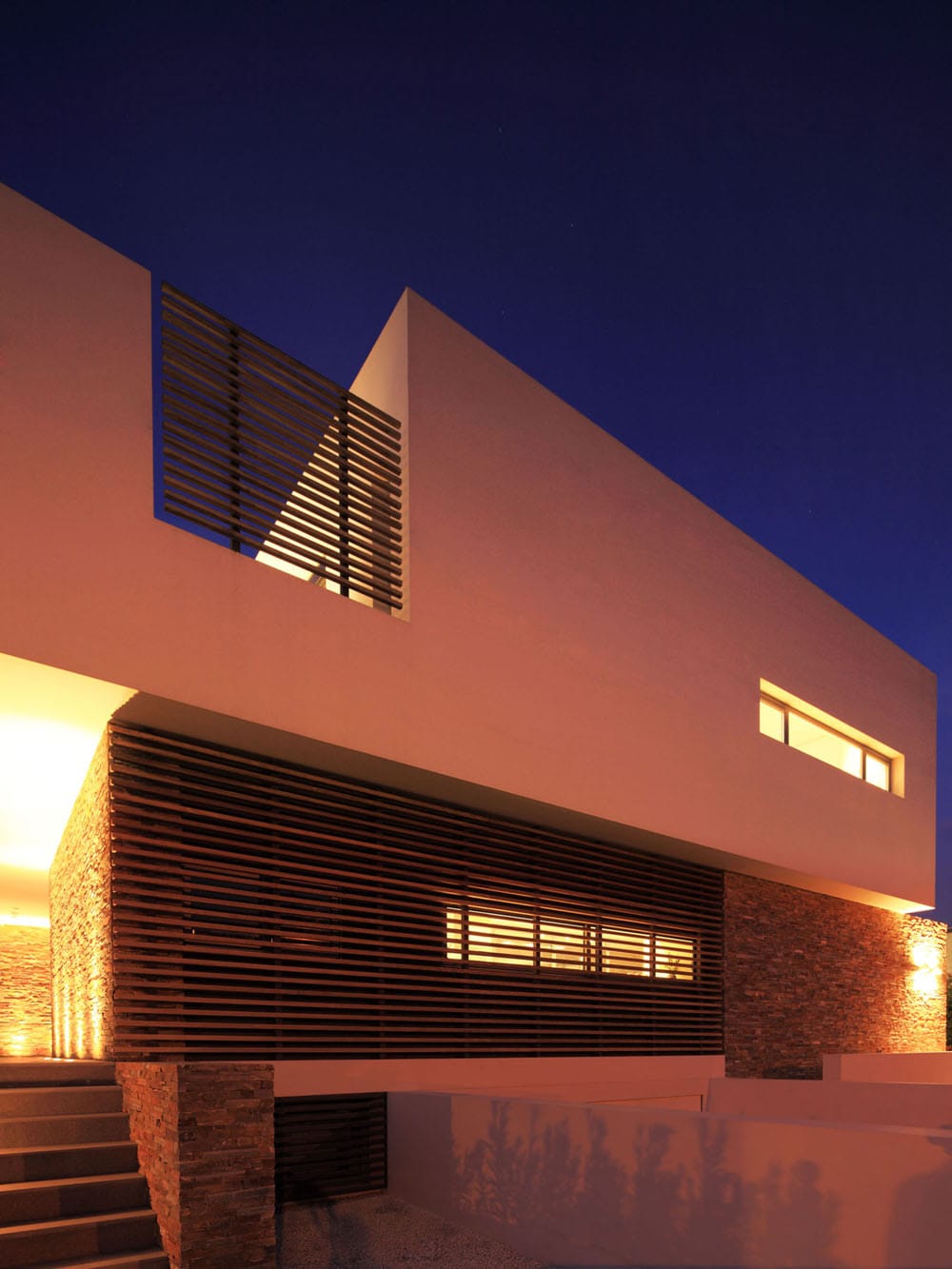 Άποψη δρόμου από νοτιοδυτικά - νυχτερινή, © Ανάργυρος Μουγιάκος