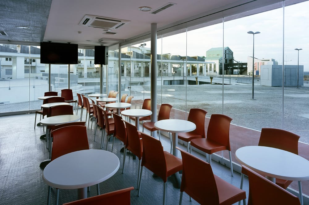 Opening up internet cafe to public space, © G Yerolymbos