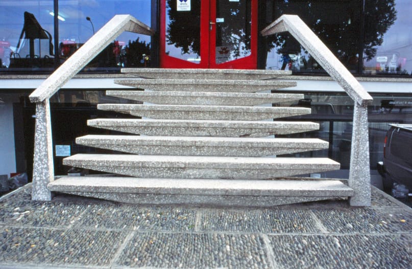 Νεοπτόλεμος Μιχαηλίδης - λεπτομέρεια εισόδου πολυκατοικίας Αλεξάνδρου Δημητρίου © Ζήνων Σιερεπεκλής