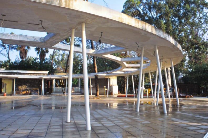 Φοίβος Πολυδωρίδης - Τουριστικό Περίπτερο Δημόσιου Κήπου Λεμεσού © Ζήνων Σιερεπεκλής