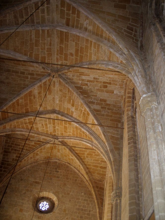 16 - Αγία Αικατερίνη: Οροφή με σταυροθόλια, © Πάνος Λεβέντης