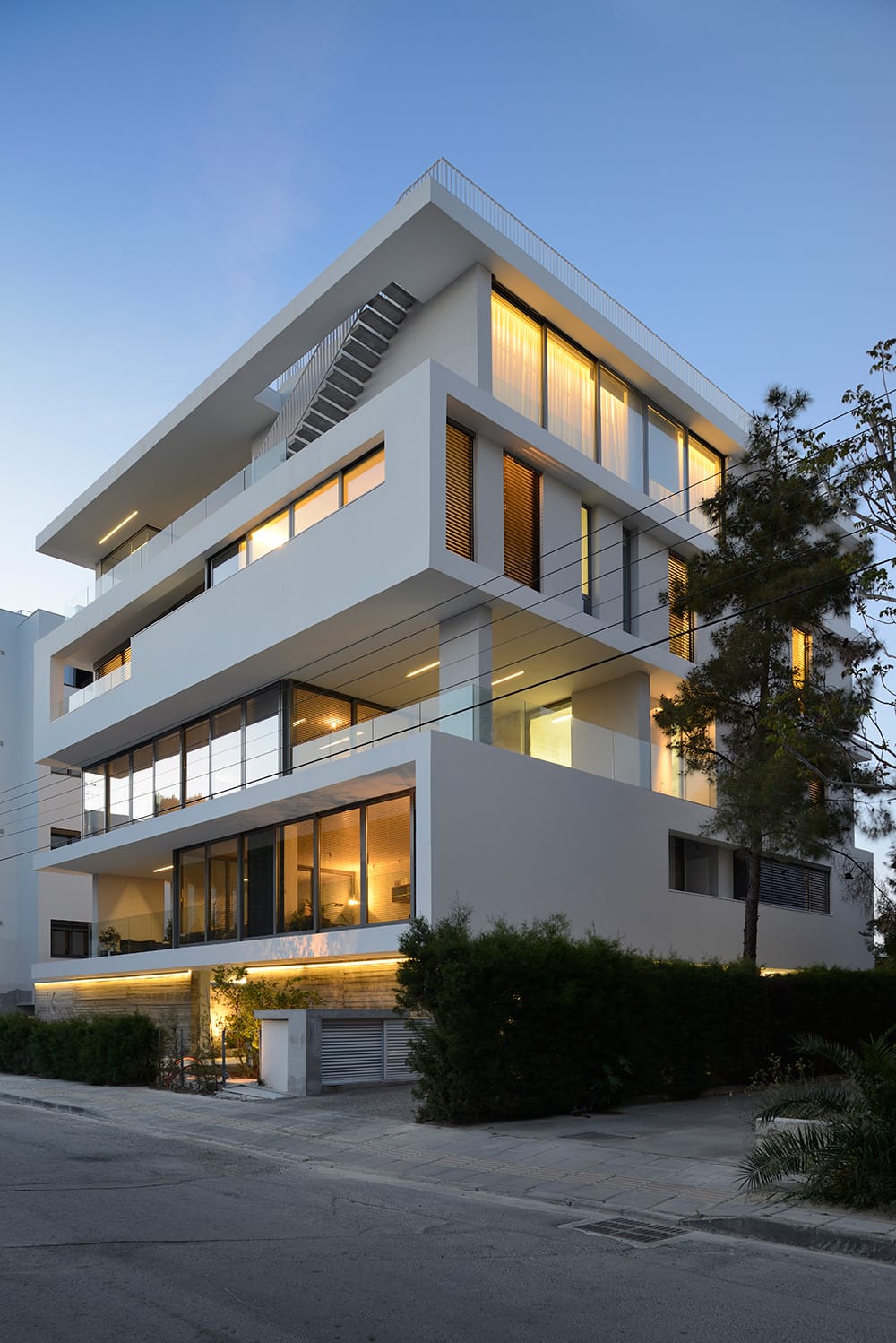 Άποψη του κτιρίου από την οδό Κίμωνος, © Ι+Α Φιλίππου