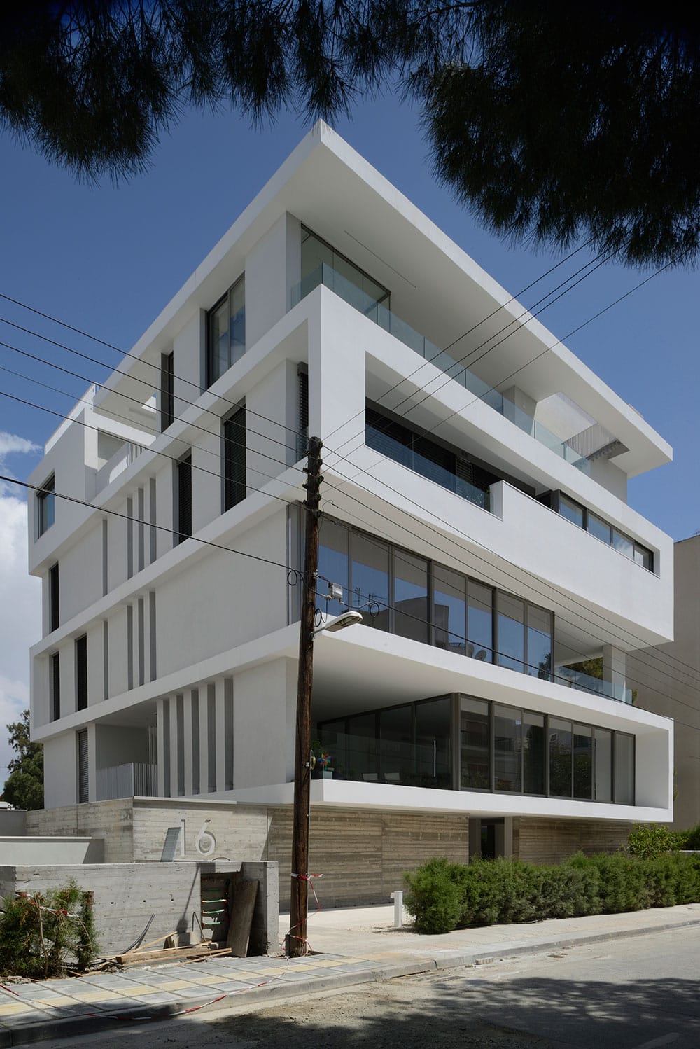 Άποψη του κτιρίου από την οδό Πνυταγόρου, © Ι+Α Φιλίππου