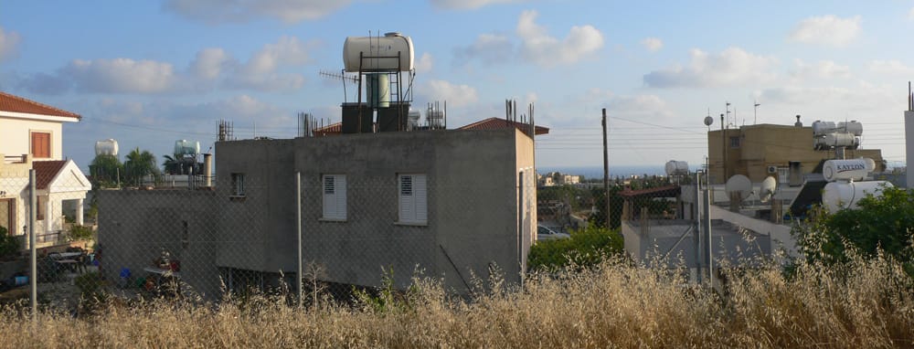 Τυπική άποψη του Κυπριακού αστικού τοπίου, ©Γ. Ψάλτης/βίος&πολιτεία, 2014