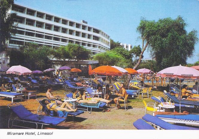 Δελτάριο: «Ξενοδοχείο Μιραμάρε, Λεμεσός» (Διανομέας: N. G. Triarchos & Co. Ltd., Τυπώθηκε στο Ισραήλ), © Συλλογή Φειδία Παυλίδη