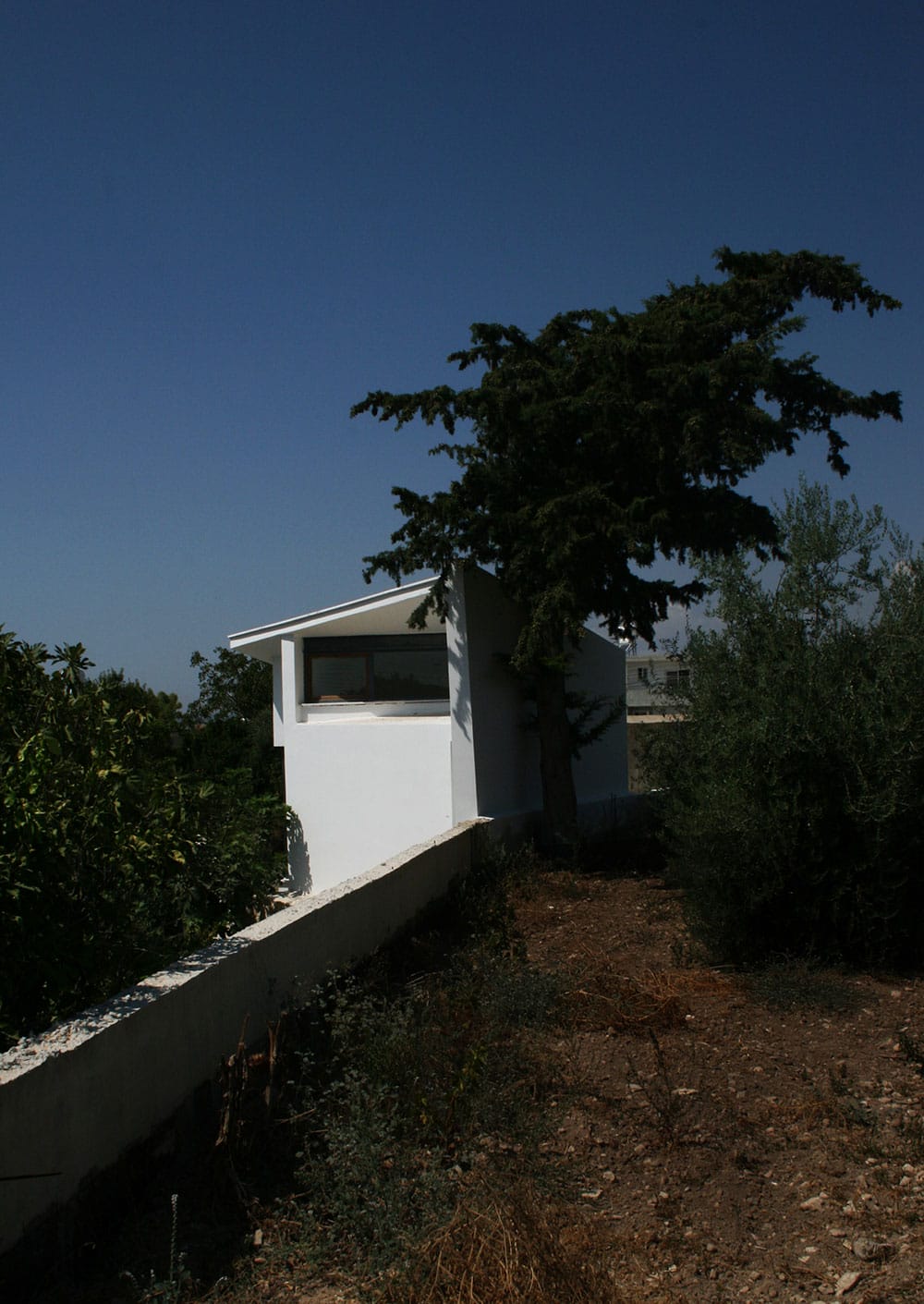 Η προσθήκη από τα ΝΔ, η οποία χωροθετείται στη νοτιότερη γωνιά του τεμαχίου, © ΑΚ Αρχιτεκτονικό Εργαστήρι